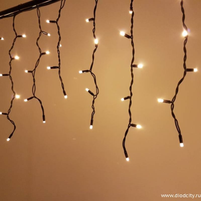 Светодиодная бахрома 3x0.9 м IP65, герметичный колпачок, черный резиновый провод, теплый белый