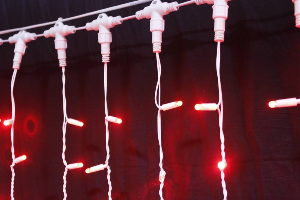 Светодиодный мерцающий занавес "Дождь", IP65, 2x1.5м, красный Светодиодный мерцающий занавес "Дождь", IP65, 2x1.5м, красный