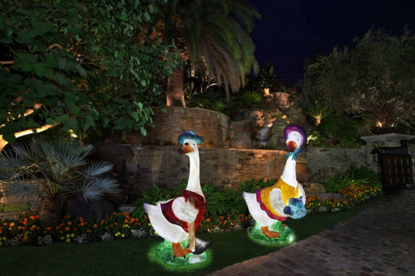 Объемная фигура из стекловолокна "Утка с лейкой", 44*32*72 см, 24 В